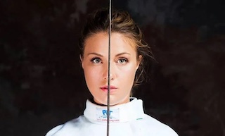 Свежие новости: Миколаївська чемпіонка Харлан подарувала свою шаблю головнокомандувачу ЗСУ Залужному