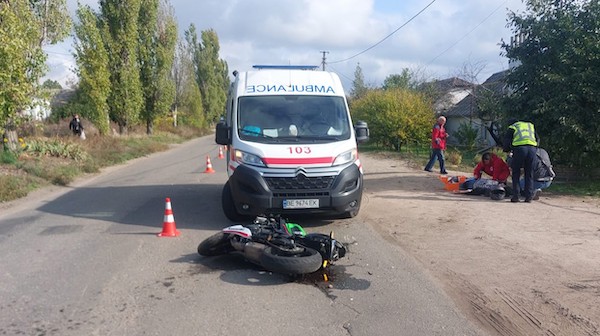Фото новини: У Миколаєві зіткнулися ВАЗ і мотоцикл Kawasaki Свіжі новини: У Миколаєві зіткнулися ВАЗ і мотоцикл Kawasaki