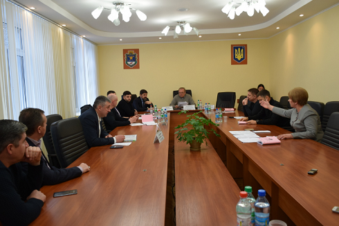 Свежие новости: «Хоть кого-то «вжарили» за этих подрядчиков» -  в Вознесенске подрядчики ложили горячий асфальт прямо в лужи