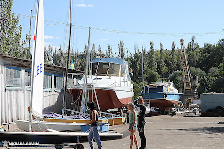 Свежие новости: В Николаеве с территории детской спортивной школы украли моторы от трех моторных лодок на сумму около 200 тысяч гривен