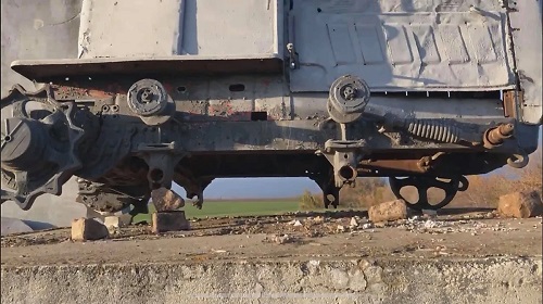 Свежие новости: На трассе возле Николаева неизвестные украли части трактора-памятника, который сняли в советском фильме «Трактористы»