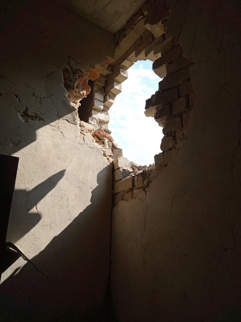 Свежие новости: Дыра в стене и потребители без света: враг обстрелял филиал АО «Николаевоблэнерго»