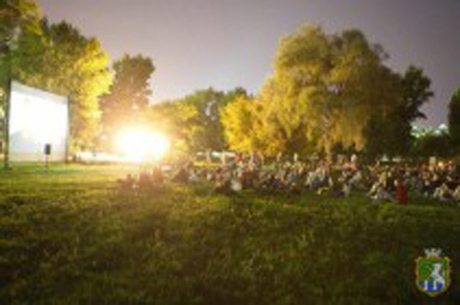 Свежие новости: До Дня українського кіно в Южноукраїнську хотіли показати фільм під відкритим небом, але завадив дощ