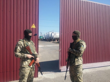 Свежие новости: В ходе обысков пограничники изъяли в Первомайске нефтепродуктов на 4 миллиона гривен