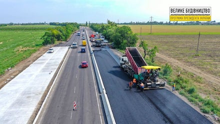 Свежие новости: От Николаева до Баштанского кольца укладывают финальное асфальтирование покрытия