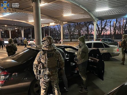 Свежие новости: В Николаеве суд арестовал с залогом в ₴400 тысяч подозреваемого в подделке долларовых купюр – второго отпустил под домашний арест