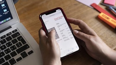 Свежие новости: Украинцев обманывают с COVID-сертификатами: как работают мошенники