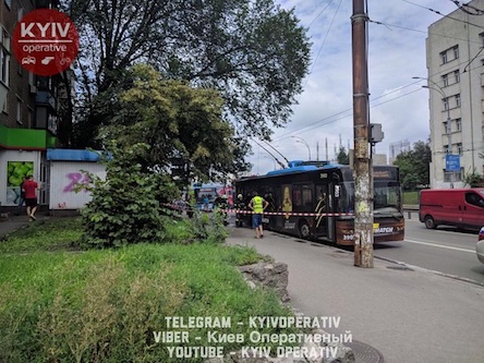 Свежие новости: ФОТО: В Киеве загорелся троллейбус с пассажирами