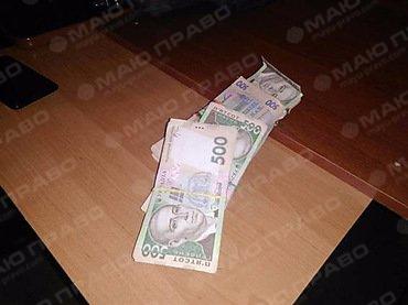 Фото новости: В Первомайске адвокат вымогал у подзащитного $7 тыс. взятки для прокурора Свежие новости: В Первомайске адвокат вымогал у подзащитного $7 тыс. взятки для прокурора