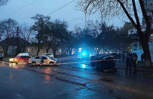 Свежие новости: Сотрудник сервисного центра МВД, перевернувший на Volkswagen внедорожник в центре Николаева, был под действием наркотиков, – СМИ