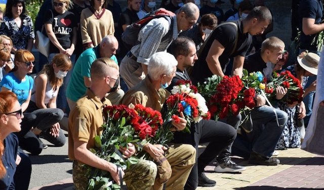 Свежие новости: В Николаеве провели в последний путь главу местного «Нацкорпуса» Дениса Янтаря
