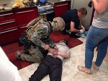 Фото новости: В Николаеве задержали ОПГ, которую «крышевали» силовики Свежие новости: В Николаеве задержали ОПГ, которую «крышевали» силовики