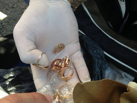 Свежие новости: Полиция поймала подозреваемые в разбойном нападении на фермера: один из них при задержании вспорол себе живот