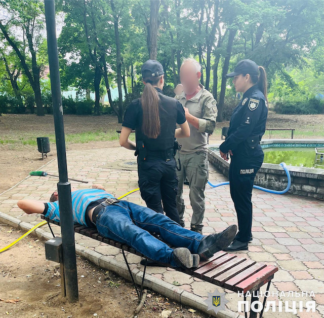 Свежие новости: У Вознесенську поліцейські допомогли чоловікові з нападом епілепсії