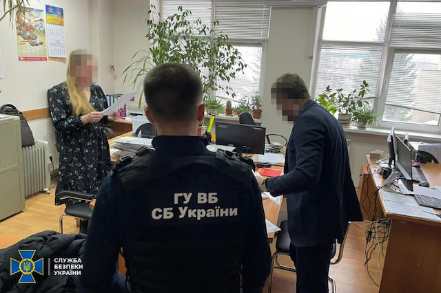 Фото новости: СБУ затримала свою співробітницю, яка виправдовувала російську агресію Свежие новости: СБУ затримала свою співробітницю, яка виправдовувала російську агресію