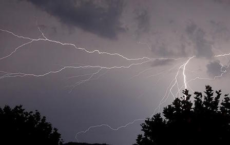 Свежие новости: Синоптики предупреждают о граде и сильном ветре в Украине