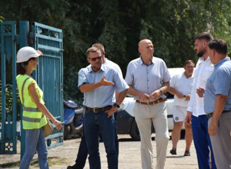 Свежие новости: Нардеп Андрій Вадатурський і губернатор Олексій Савченко проінспектували будівництво басейну в Баштанці