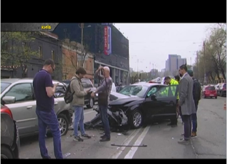Свежие новости: Моторошна п’яна аварія з чотирма іномарками в Києві