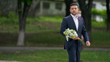 Фото новости: Видео: Зеленский обратился к украинцам в День памяти и примирения Свежие новости: Видео: Зеленский обратился к украинцам в День памяти и примирения