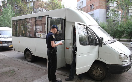 Свежие новости: На николаевских «маршрутчиков» составили акты о нарушениях из-за плохого состояния автобусов и просроченных лекарств в аптечке