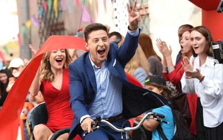 Свежие новости: Президенту Зеленскому доверяют более 70% украинцев – лидером антирейтинга является экс-генпрокурор Луценко, - опрос