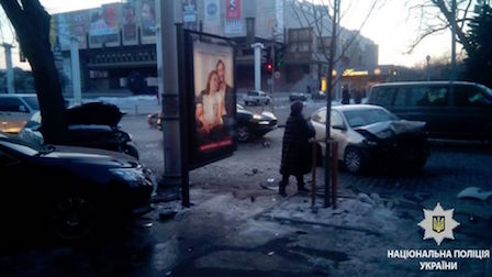 Фото новости: Проклятие Сумской: в Харькове очередное ДТП на той же улице Свежие новости: Проклятие Сумской: в Харькове очередное ДТП на той же улице