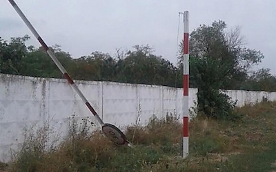 Свежие новости: В селе на Николаевщине грузовиком сбили шлагбаум, запрещающий проезд фур