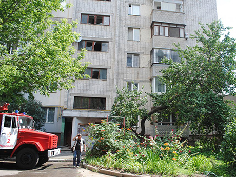 Фото новости: В Николаеве горела девятиэтажка: жильцов эвакуировали Свежие новости: В Николаеве горела девятиэтажка: жильцов эвакуировали