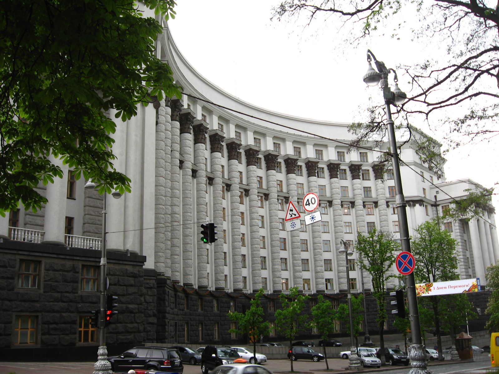 Фото новости: Кабинет министров Украины снял ограничения на размер заработных плат чиновников Свежие новости: Кабинет министров Украины снял ограничения на размер заработных плат чиновников