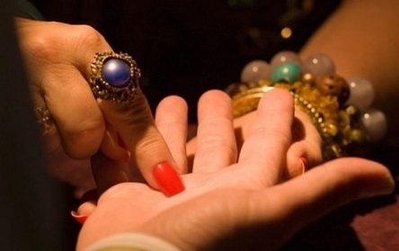 Свежие новости: Одесская полиция задержала мошенницу, которая «сняла порчу» с пенсионеров за 30 тысяч гривен