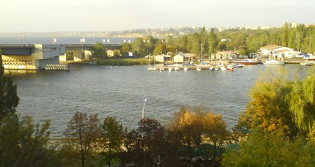 Свежие новости: В Николаеве мужчины купались в водоеме: один утонул, другой пропал без вести