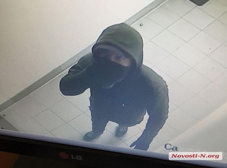 Свежие новости: ВИДЕО: В Николаеве воры распилили болгаркой сейф и украли из офиса миллион гривен