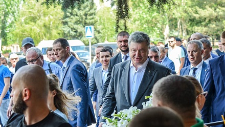 Свежие новости: Порошенко сказал, что лично попросит николаевских депутатов, если они не захотят дать денег на Соборную площадь