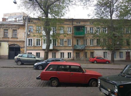 Свежие новости: В центре Одессы часть балкона рухнула на людей