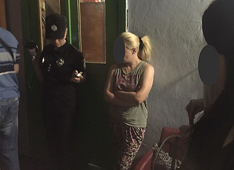 Фото новости: В Николаеве подозреваемой в торговле людьми отменили домашний арест – ее посадили в СИЗО Свежие новости: В Николаеве подозреваемой в торговле людьми отменили домашний арест – ее посадили в СИЗО