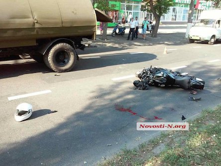 Свежие новости: В центре Николаева разбился мотоциклист с пассажиром