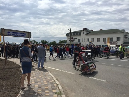 Свежие новости: Рестораторы перекрыли трассу «Одесса-Николаев» в Коблево