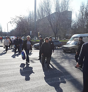 Свежие новости: Жители Корабельного района Николаева бастуют против поднятия цен на пригородные маршруты