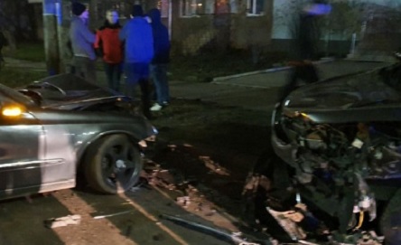 Свежие новости: В Николаеве лоб в лоб столкнулись два автомобиля такси: двое пострадавших