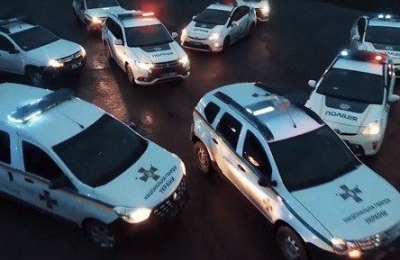 Свежие новости: Одесские полицейские по случаю Нового года сделали елку из машин