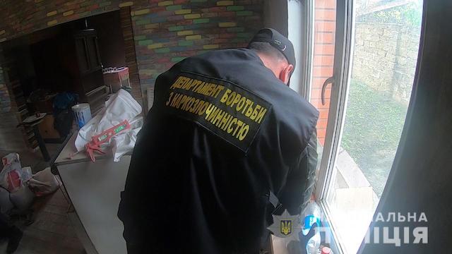 Фото новости: Жителя Одессы полицейские разоблачили в незаконном выращивании конопли и хранении наркотических средств Свежие новости: Жителя Одессы полицейские разоблачили в незаконном выращивании конопли и хранении наркотических средств