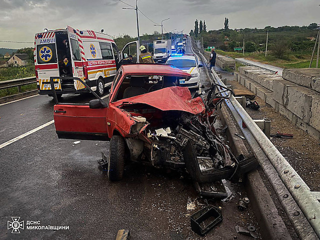Свежие новости: У Вознесенському районі в ДТП постраждали двоє людей: одного з водіїв деблокували рятувальники