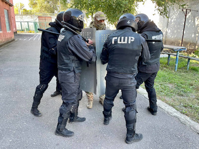 Свежие новости: В одесском СИЗО тюремщики учились противостоять беспорядкам среди заключенных