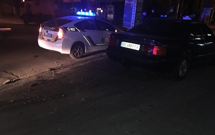 Свежие новости: В Николаеве на Пушкинском кольце «Audi» «вылетел» на тротуар, снеся забор и бордюр