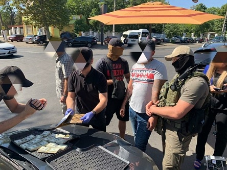 Свежие новости: Главный дорожник Николаевщины подозревается в получении двух взяток: 300 тыс грн и $90 тысяч