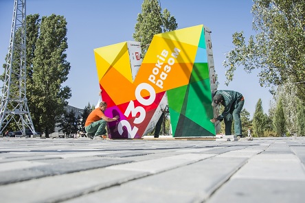 Свежие новости: В Николаеве ко Дню города установили новый арт-объект «МЫ»