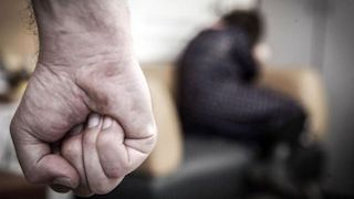 Свежие новости: У Южноукраїнську маленька дівчинка викликала поліцію через те, що тато бив маму