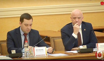 Свежие новости: В горсовете оппозиционеры потребовали отставки Труханова, а сторонники встретили его аплодисментами