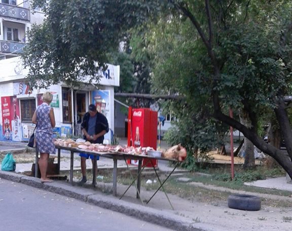 Фото новости: В Николаеве вопреки карантину продают свинину Свежие новости: В Николаеве вопреки карантину продают свинину