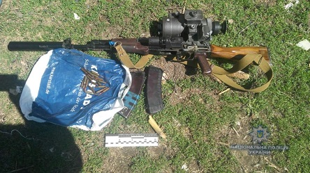 Свежие новости: У Веселинівському районі поліцейські вилучили у місцевого мешканця пістолет та автомат з глушаком